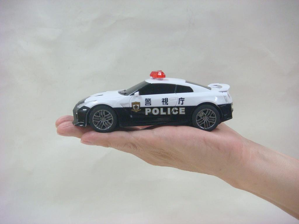 Jozen Scala Light Drive Radiocomando Auto Nissan Polizia 1/32 GT-R, Bianco, JRVC125-WH