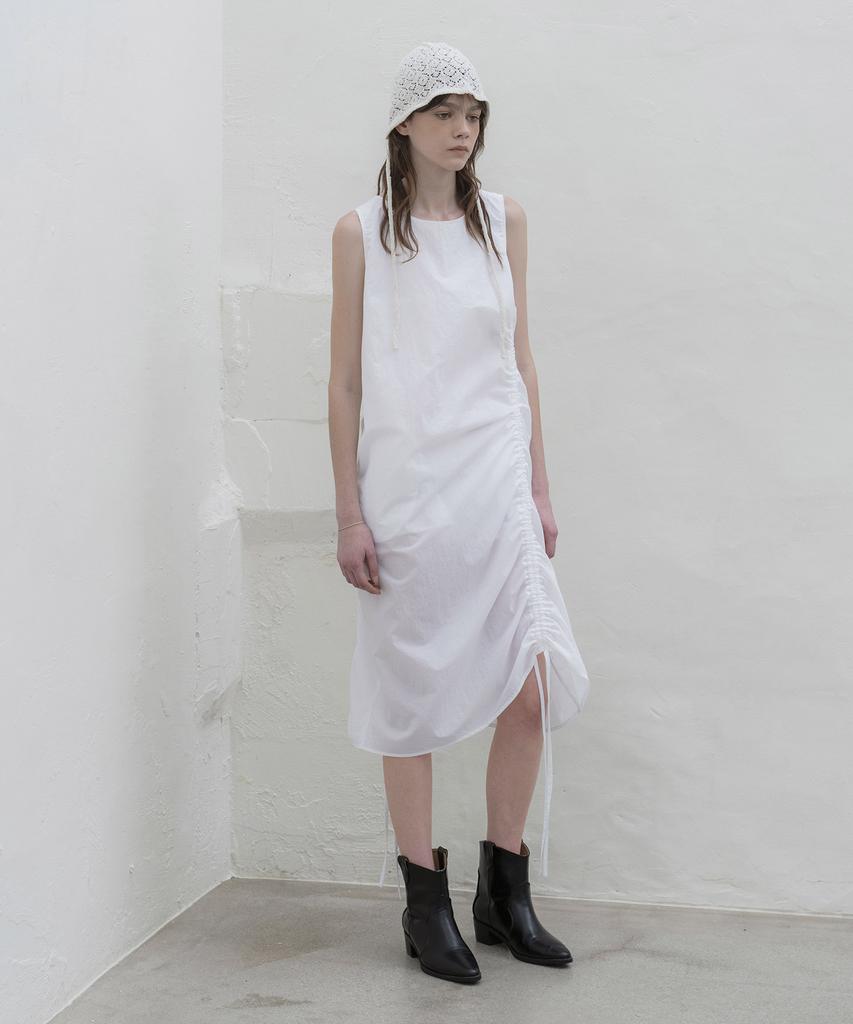 Mosyupamosyu Asymmetrical Shirred Sleeveless Dress [White]
