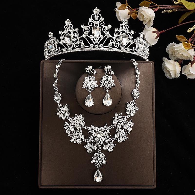 Ensemble Nuptial Féerique: Couronne, Collier & Boucles d'oreilles – Parfait pour un Mariage ou un Anniversaire