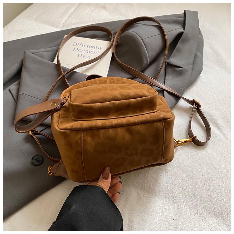 2025 Autumn/Winter Leopard Print Women's Retro Schoolbag: Large Capacity European & American Backpack for Students & Casual Travel