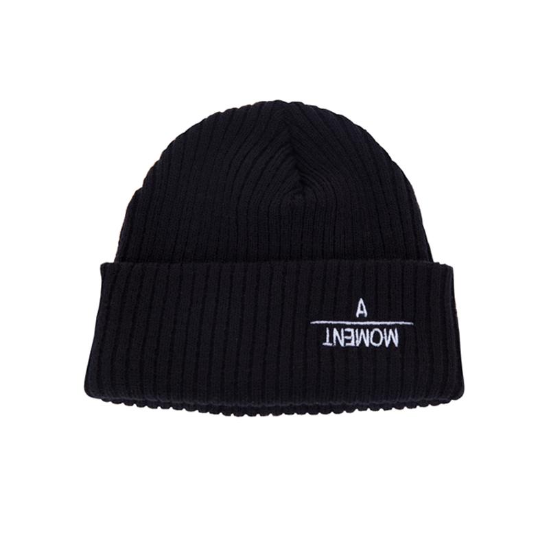 BLACK HOODY A Moment Short Beanie Black