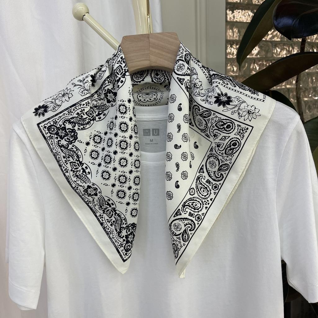 Neuer vielseitiger farblich abgesetzter Kaschmirblumen-Kleiner quadratischer Schal High-End Frühlings- und Sommer-Dünnstil-Schal Koreanische Version des Schals Damenschal