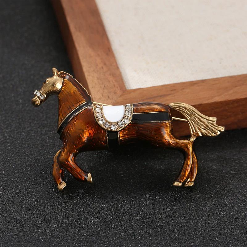 1Pc Cloth Decoration Exquisite Vintage Gift Horse Brooch Vintage Diamond Inlaid Zinc Alloy