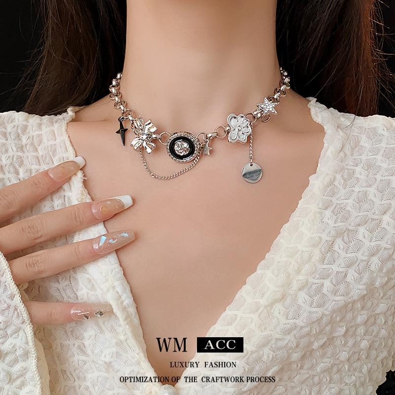 

Новые модные персонализированные ожерелья. Модные подвески в стиле ретро. Модные ретро-колье.