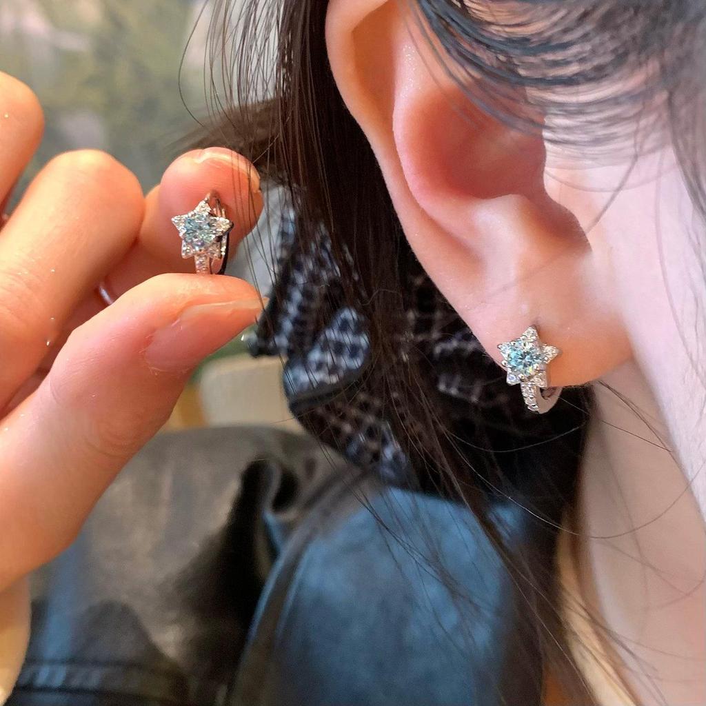 Elegant Zircon Star Ear Cuffs - Versatile, Fashionable, Light Luxury Earrings with a High-End Feel