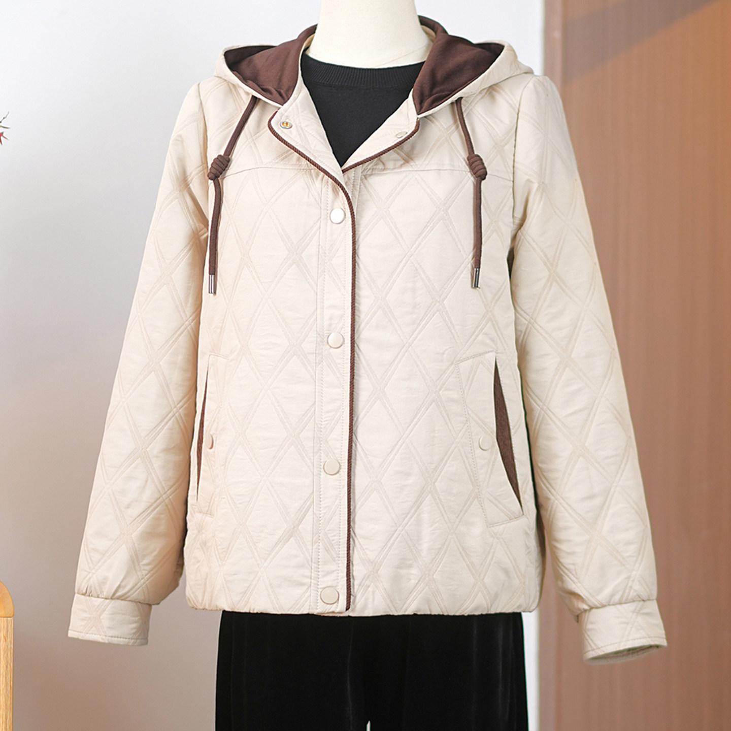 

Women s Hooded Diamond Pattern Jacket - Stylish & Flattering Spring/Autumn Top for Moms 2XL, 115-128 Jin