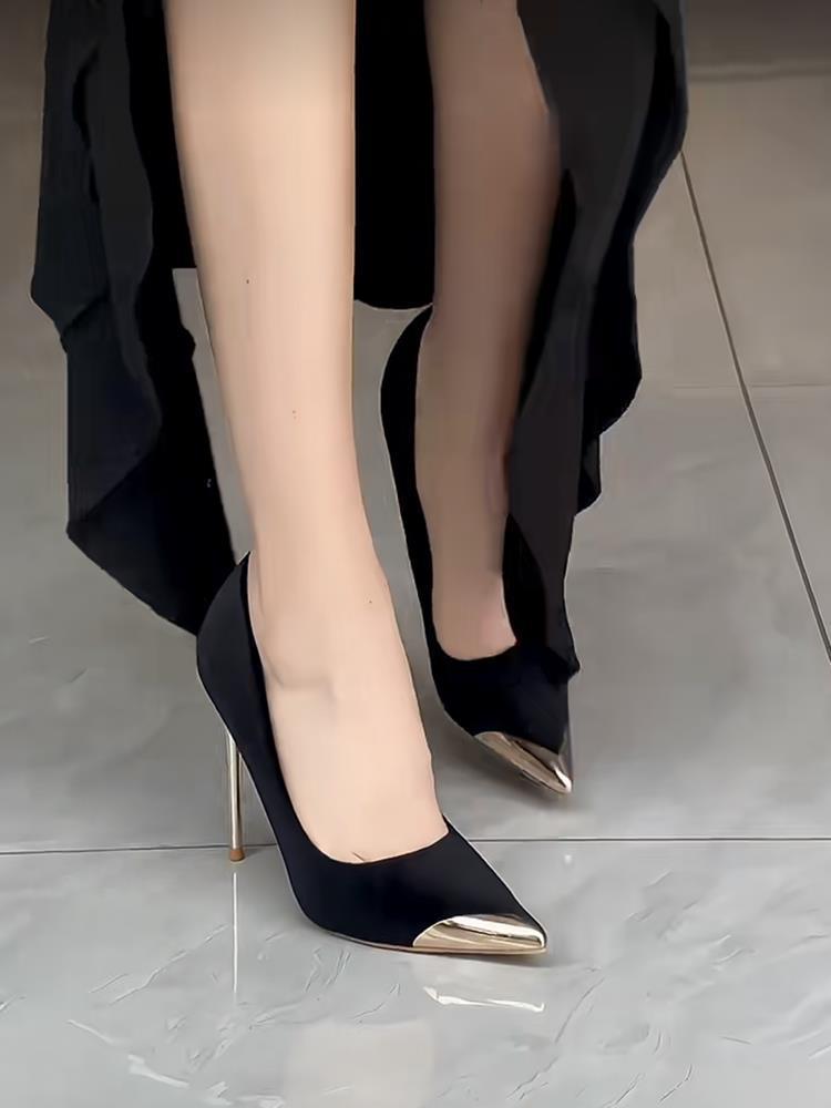 

Черные туфли на высоком каблуке женские 2025 весна и осень новые металлические заостренные тонкие каблуки легкие замшевые французские темпераментные сексуальные одинарные туфли 40