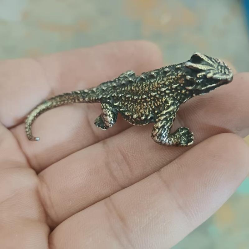 Solid Alloy Horned Lizard Mini Figurine Vintage Finish For Desktop Terrarium Decor Collection
