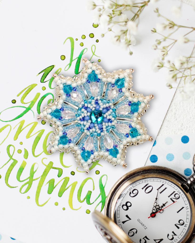 Set zum Sticken mit Perlendekorationen auf natürlicher künstlerischer Leinwand Abris Art Wintergeschichte