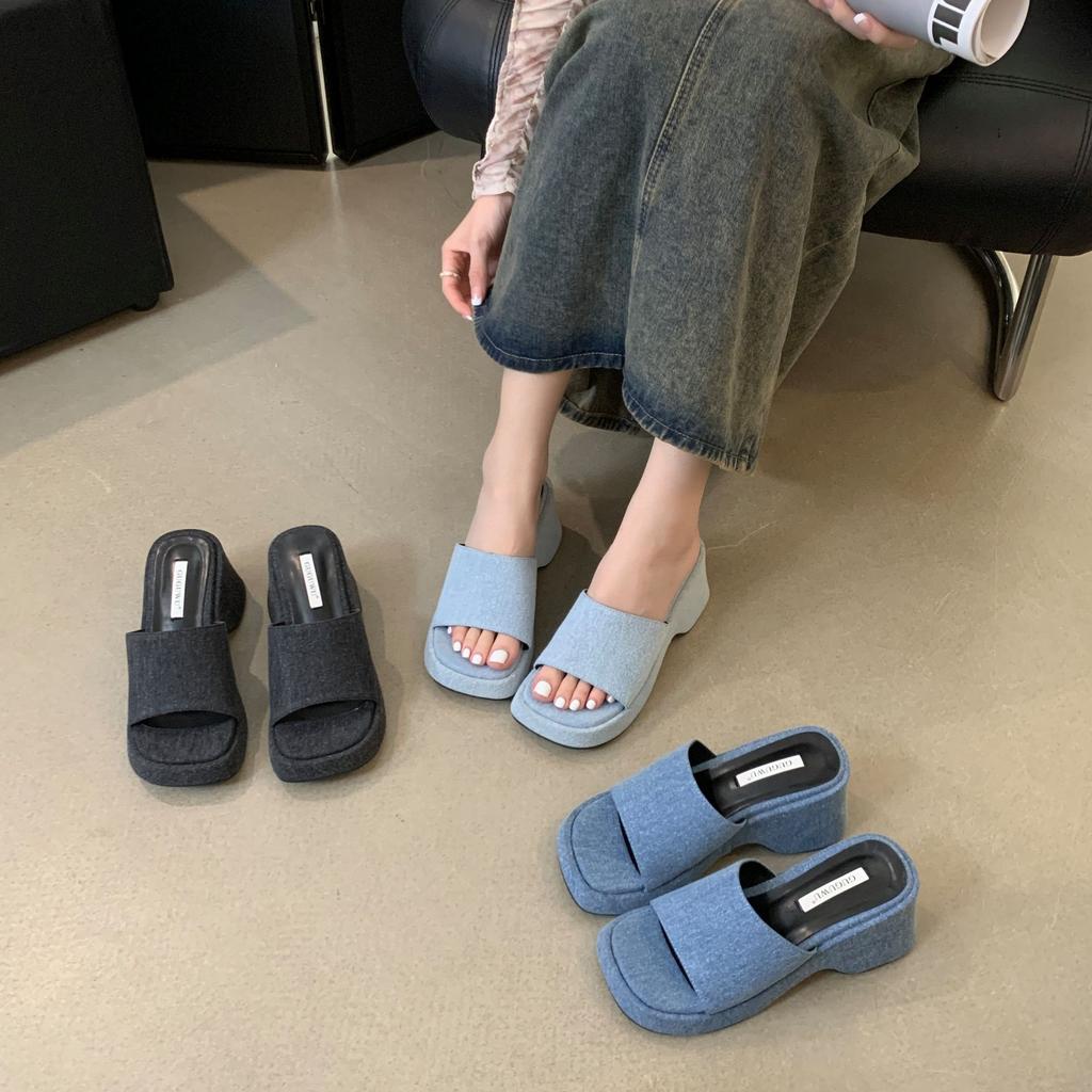Keilabsatz Zehenfreie Hausschuhe Damen Sommerkleidung Muffin Dicksohlige Hochhackige Coole Hausschuhe Sandalen