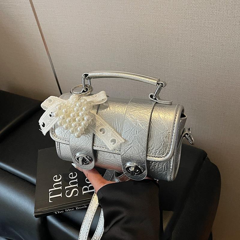 Versatile Hand Carry Small Bag Women's New Trendy Fashion Texture Pillow Bag High-end Single Shoulder Messenger Bag