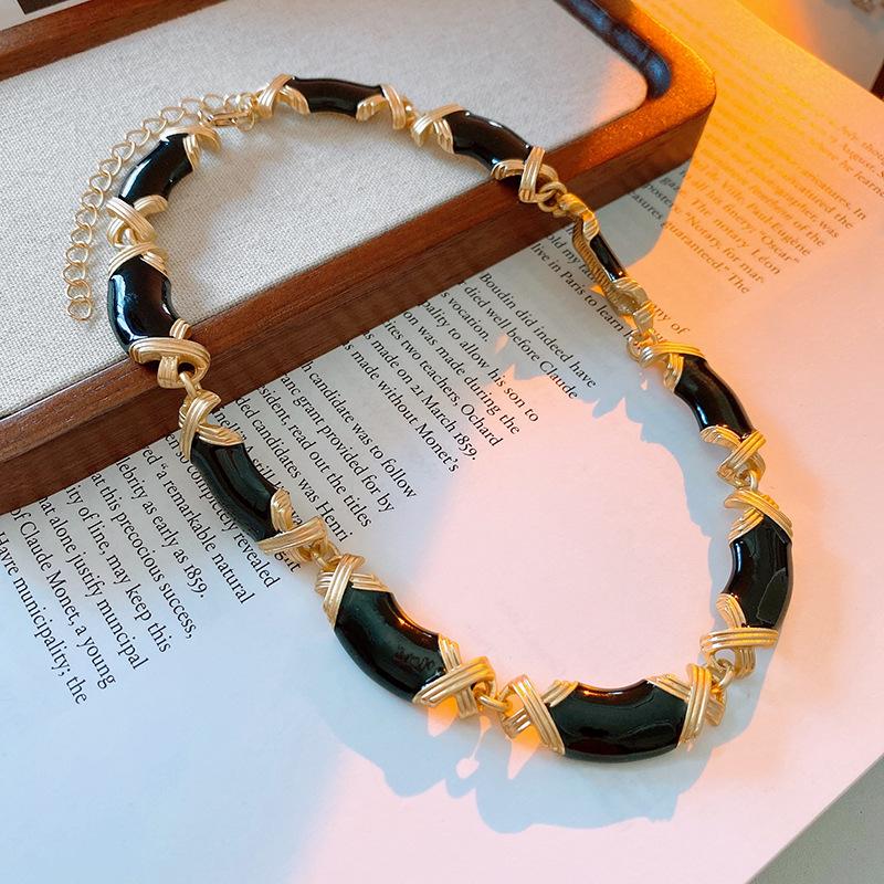 

Винтажное ожерелье для женщин, Золотые и черные массивные ожерелья, Не тускнеющая бижутерия, Эмалевый чокер, Металлический стиль, Подарок