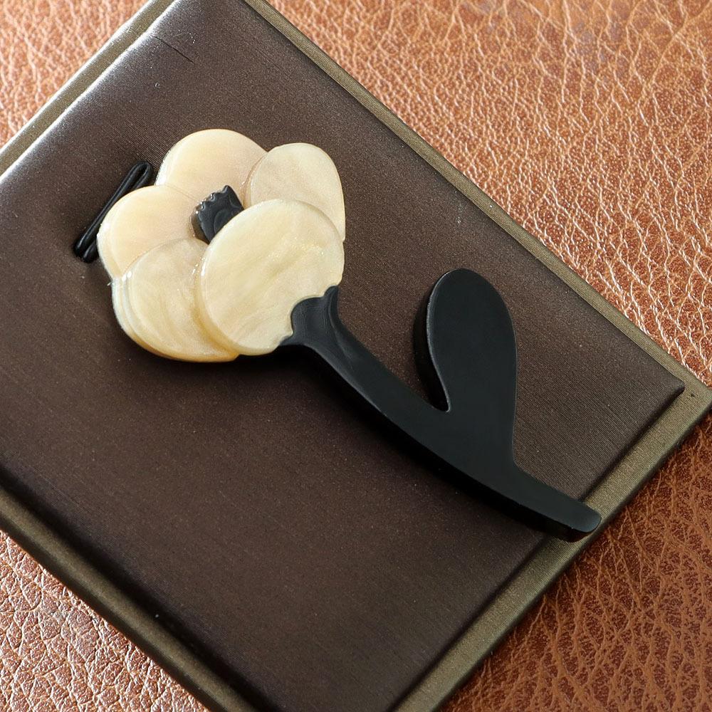 Handmade splicing acrylic sheet simple small flower brooch