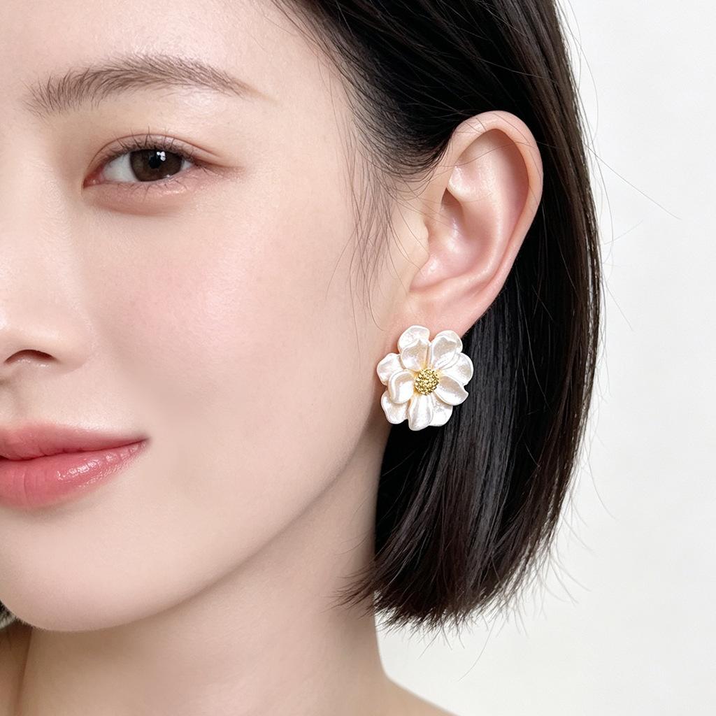 18k Gold Plated Resin Camellia Stud Earrings, Sweet Fresh Flower Earrings For Women Elegant Daily Jewelry