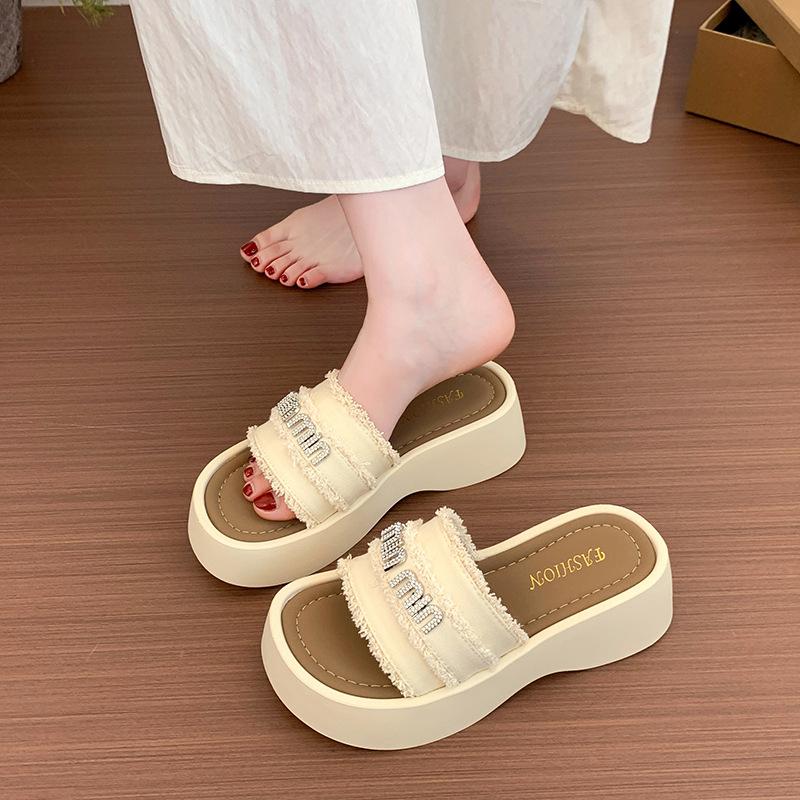 French Small Fragrant Slippers Women's Summer Wear 2025 Spring and Summer New Fashion One-word Thick-bottomed Beach Cool Slippers
