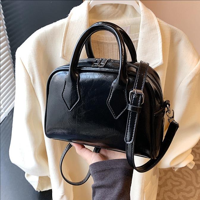 Fashion Handbag Women's New Casual Versatile Messenger Bag Commuter Bag