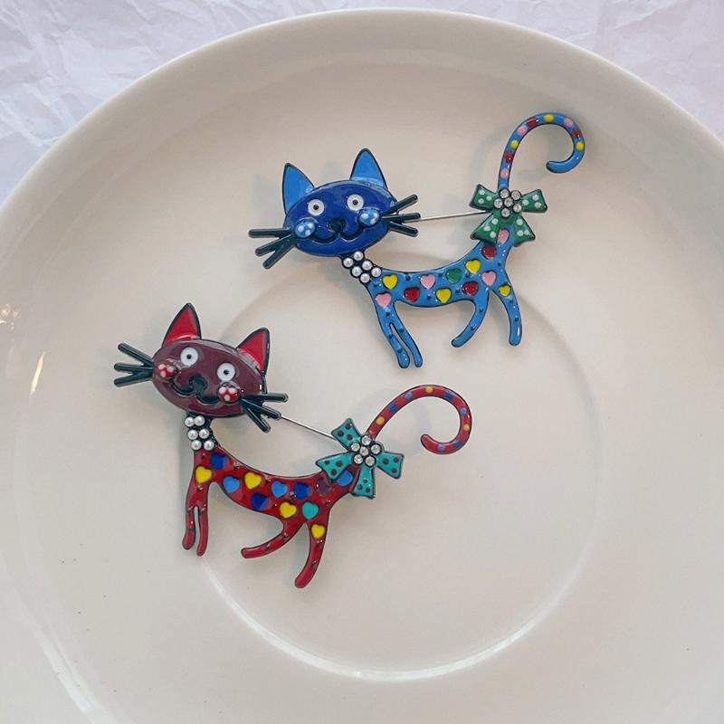 Green-eyed Cat Brooch Geometric Kitten Enamel Pin Lapel Pins Backpack Clothing Scarf Accessories Fashion Animal Jewelry Gift