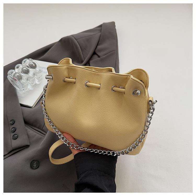 New pleated shoulder bag chain fashionable bucket bag high value versatile large capacity light luxury messenger bag women