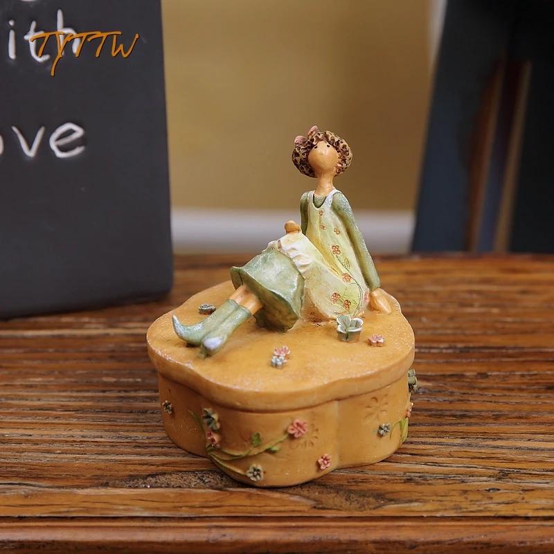 Hand-painted Resin Dressing Girl Bedroom Decor On Table Living Room Wedding Gift Country Decoration Craft Ornaments