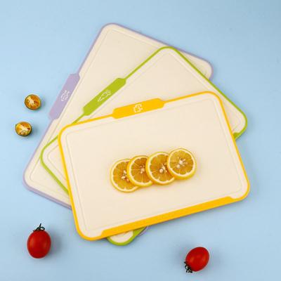 Easy To Clean Non-Slip Cutting Board Plastic Square Chopping Board with Storage Stand Cutting Plate Mat for Vegetable