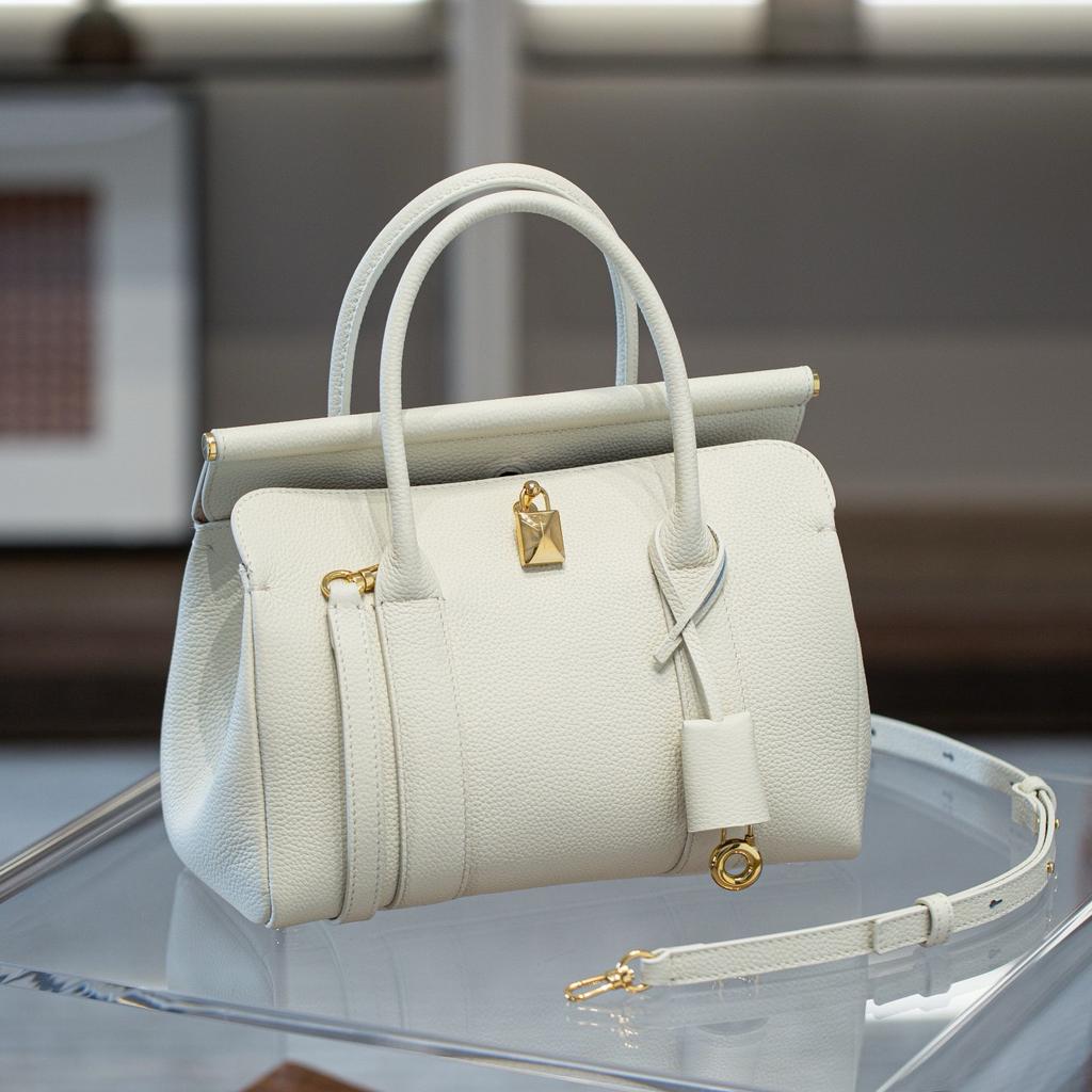 New Leather Women's Large Capacity Flip Up Handbag Top Layer Cowhide Commuting Bag Versatile Tote Bag Old Money Style
