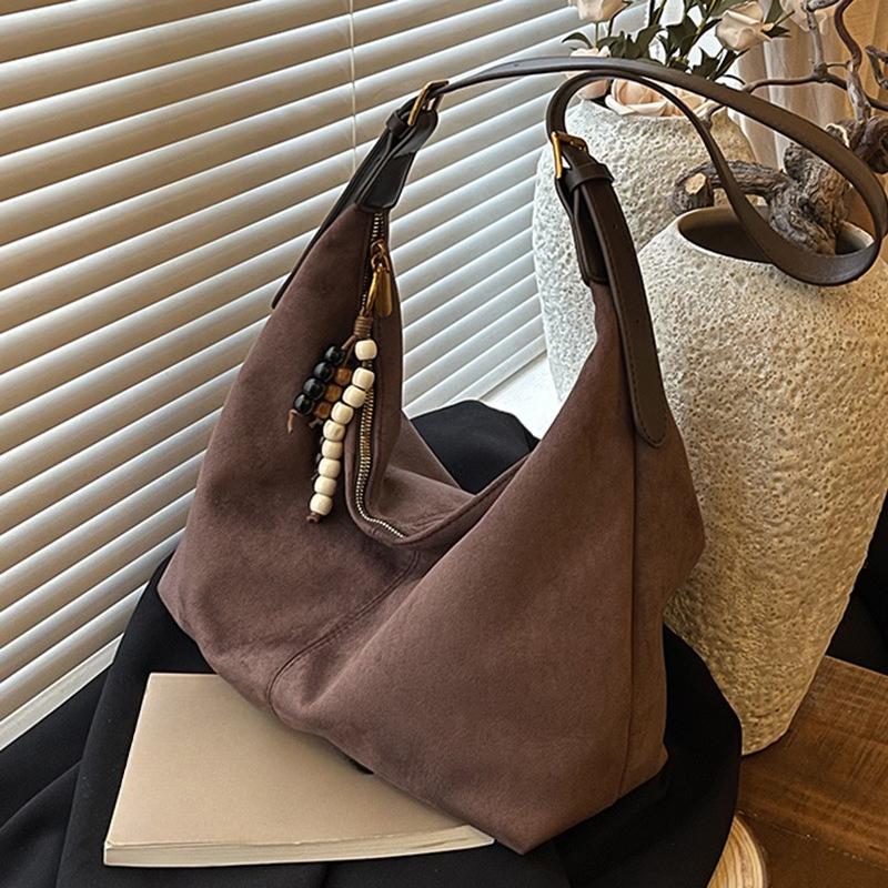 Retro Japanese and Korean Niche Bag, Plush, Fashionable, Simple and Large-capacity Bag