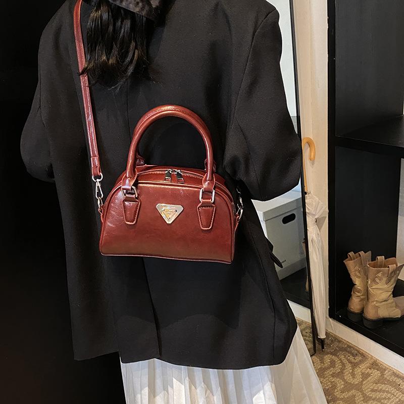 Bag Single Shoulder Oblique Retro Casual Korean Version Feeling New Winter Versatile Women's Bowling Fashion 2025
