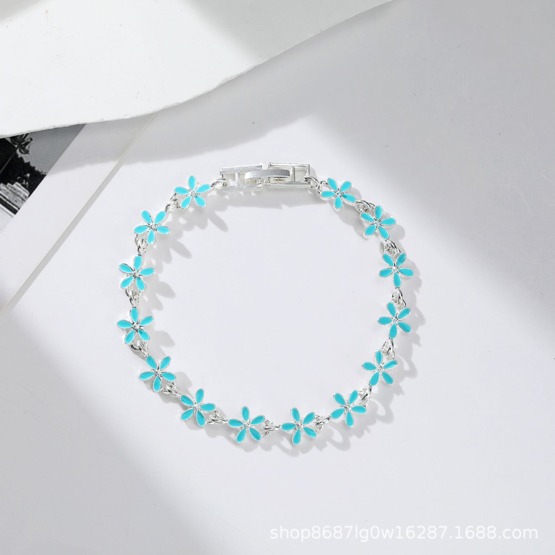 

New Japanese and Korean versatile five-leaf clover bracelet niche design high-end cold wind light luxury bracelet синій