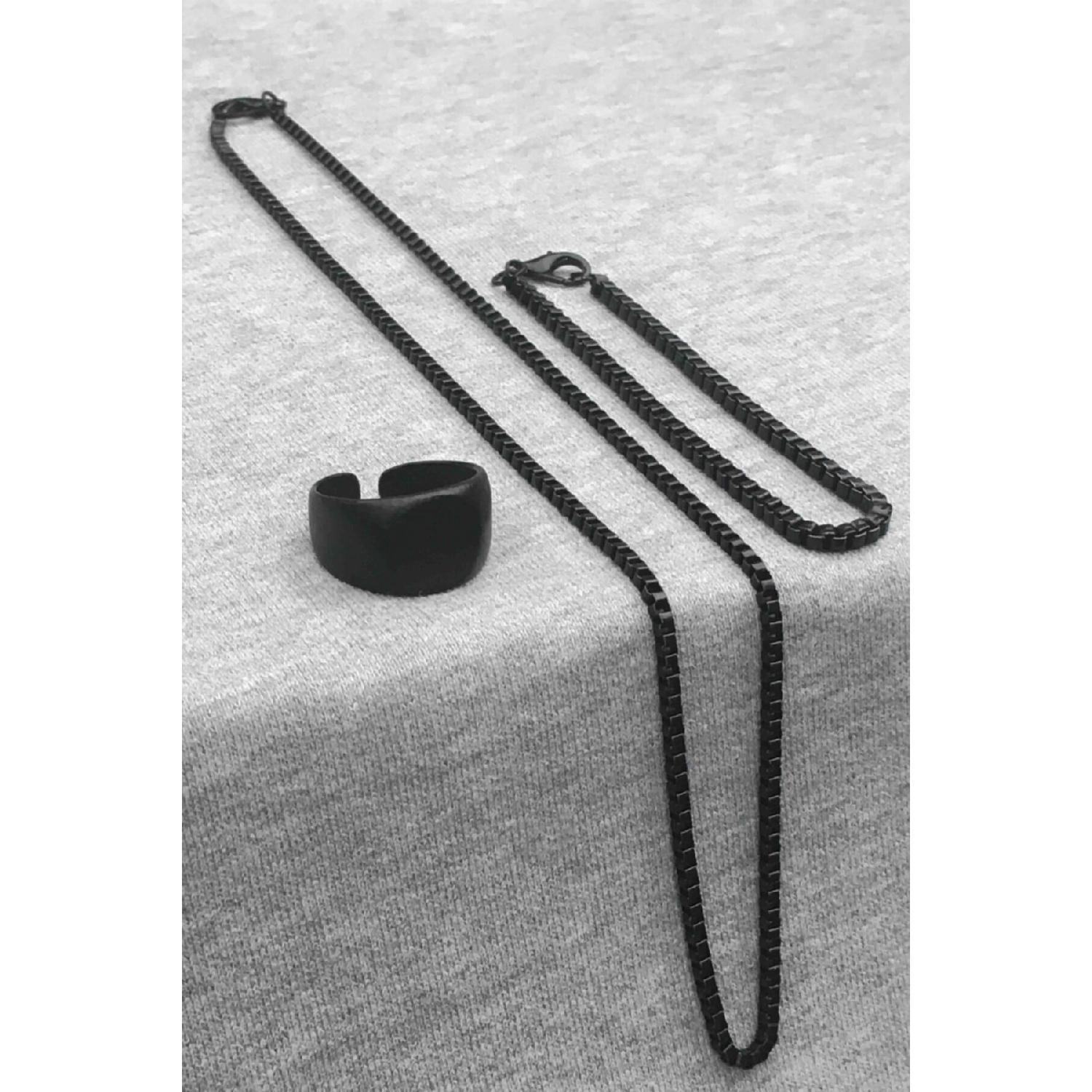 

Ring Knight Matte Black Ring Cube Bracelet And Necklace Set