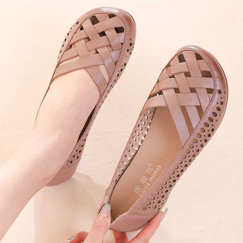 Soft leather mother shoes summer women sandals comfortable non-slip single shoes flat bottom in the elderly hole shoes children
