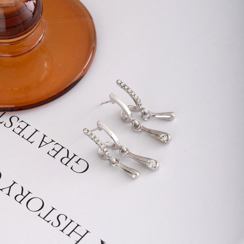 Simple Water Drop Diamond-Set Small Earrings, Smart And Exquisite Design, Stud Earrings, Temperament, And Advanced Earrings.
