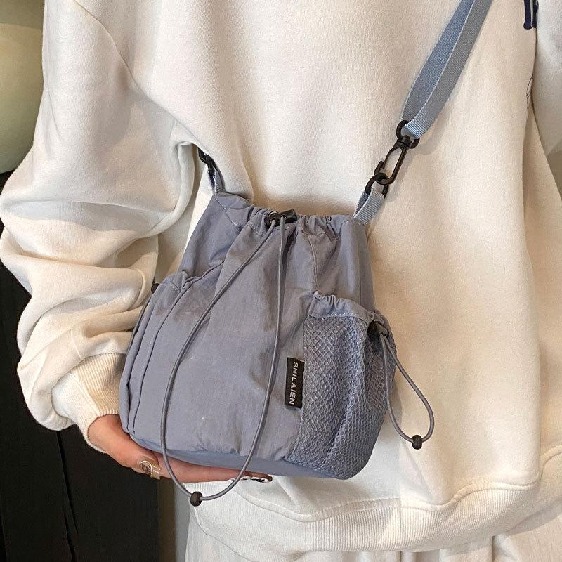 Trendy New Fashion Ins Casual Simple and Lightweight Drawstring Bucket Bag Commuting Versatile Sports Travel Messenger Bag