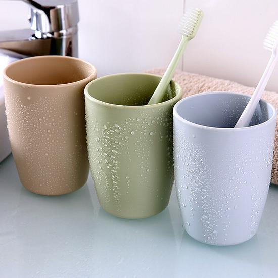 Simple & Stylish Family Toothbrush Holder – Plain Color Plastic Cup for Couples & Mouthwash