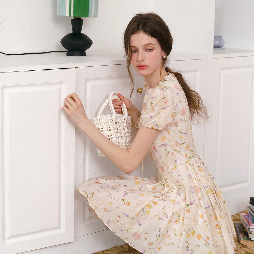 Ceme Adu Cest_Pastoral Flower V-Neck Dress