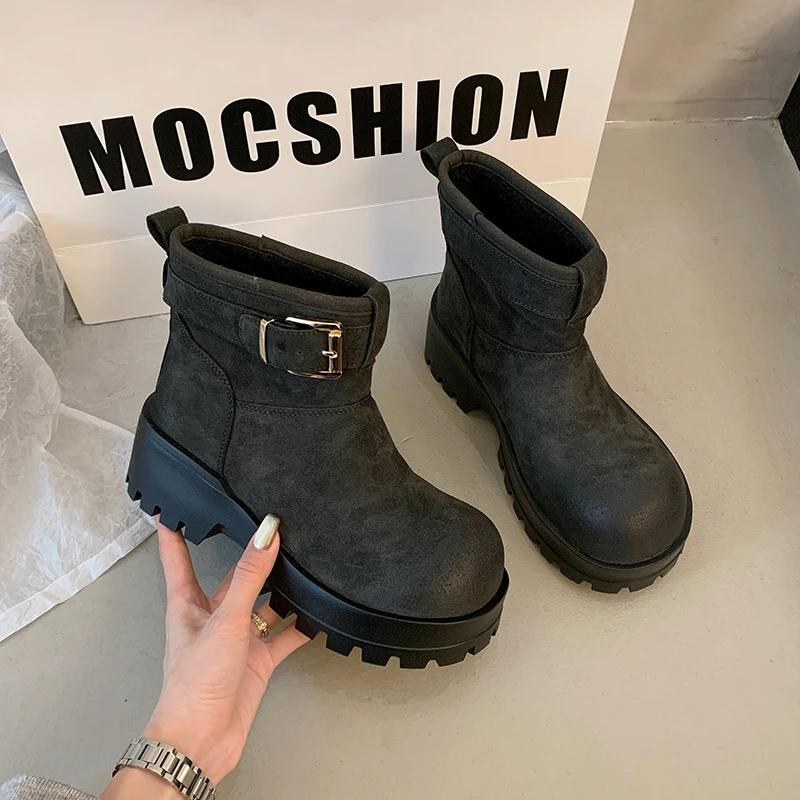 

Замшевые женские ботинки на платформе для снега, теплые повседневные ботинки для женщин, тренд 2025 года, зимние кроссовки, короткие, плюшевые, мотоциклетные ботинки Botas De Mujer 40 чёрный