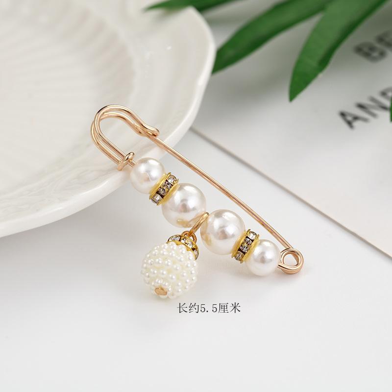 Women New Skirt Waist Artifact Waist Pin Cute Imitation Pearl Rhinestone Brooch Anti-lighting Pin Jewelry H1379