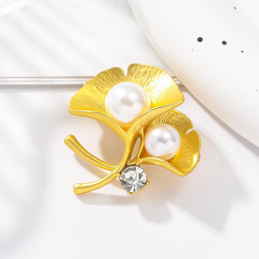 Exquisite Retro Pink Lotus Brooch - Oil Painting Floral Design, Perfect for Cheongsam Decoration