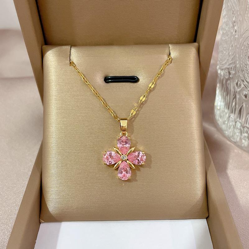 **Lively Women's Necklace: Titanium Steel & Gold-Plated Copper Clavicle Chain**