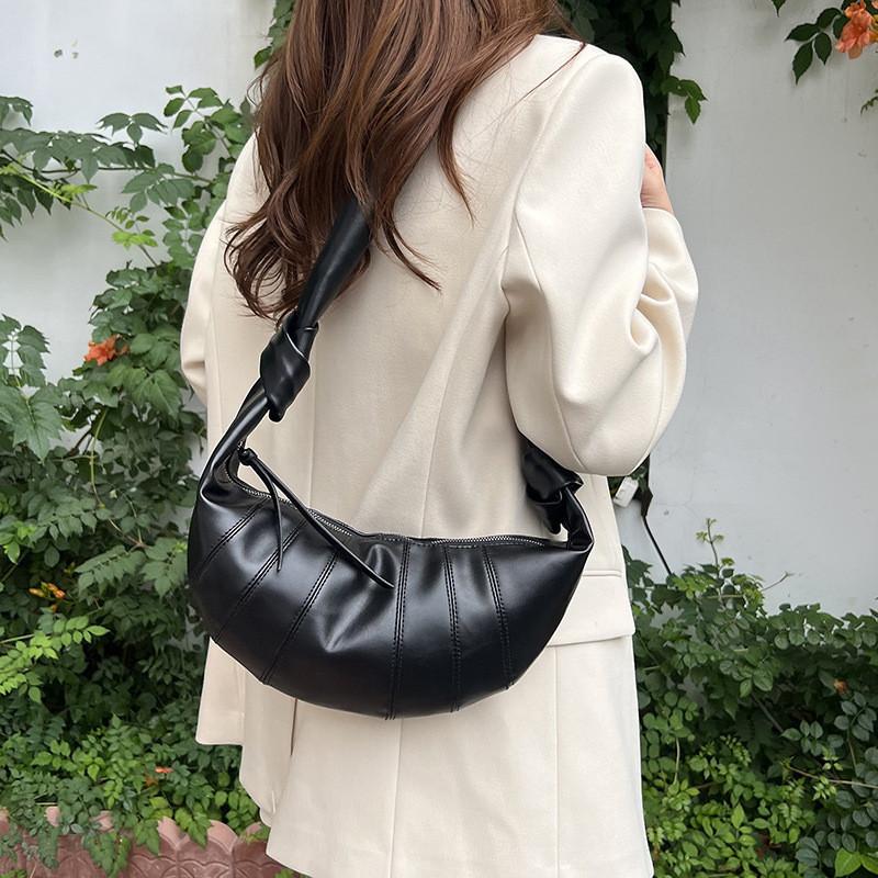 Trendy Soft Pu Dumpling Shoulder Bag For Everyday Use With Wide Comfortable Strap