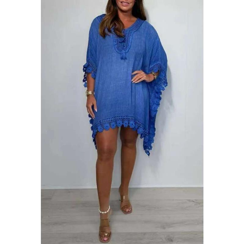 Kvinners avslappede feriekjole med flaggermusermer og utskåret kant