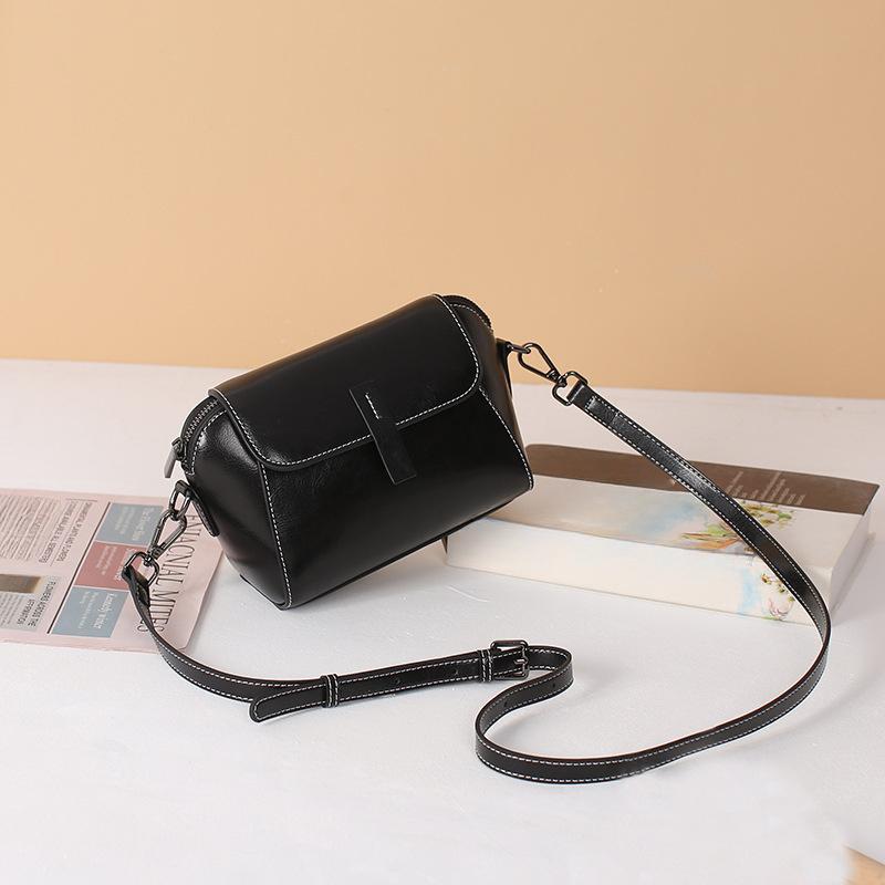 New Oil Waxed Cowhide Fashionable Shoulder Bag Versatile Casual Mobile Phone Crossbody Bag