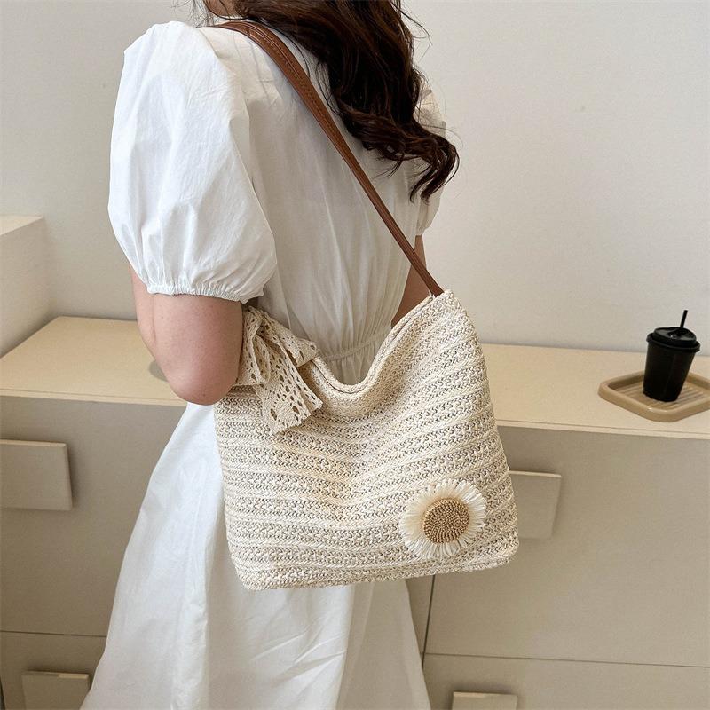 Straw Bag Summer New Product Bucket Bag Girl Heart Niche Casual Woven Beach Bag