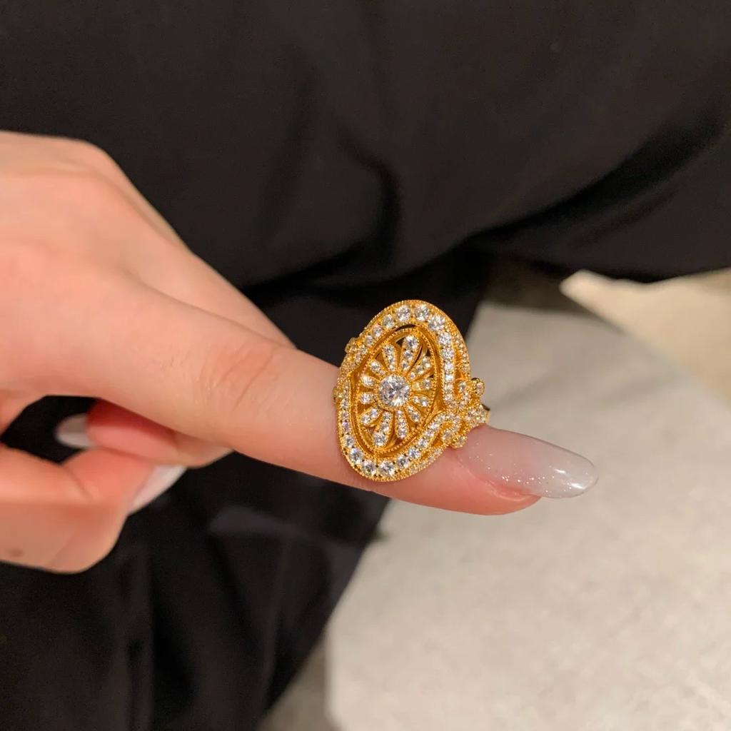 Medieval Retro Daisy Ring, High-End Lace Design, Imported High-Carbon Diamond Fireworks, Hollow Ball Edge Women'S Ring