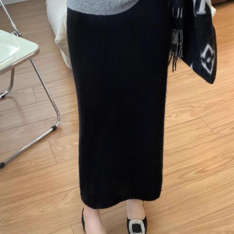 Elegant High-Waisted Women's Knit Skirt - Slimming, Mid-Length, Hip-Hugging, Soft & Glutinous for Autumn and Winter