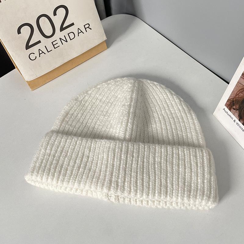 The Large Head Girdle Warm Ear Protecting Knitted Cap Is Fashionable and Versatile Making Your Face Look Good. The Small Woolen Cap Keeps You Warm