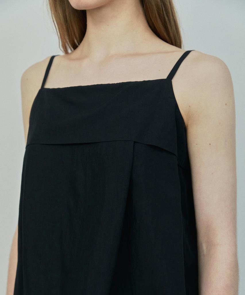 IHR Back Button Sleeveless Top / Black