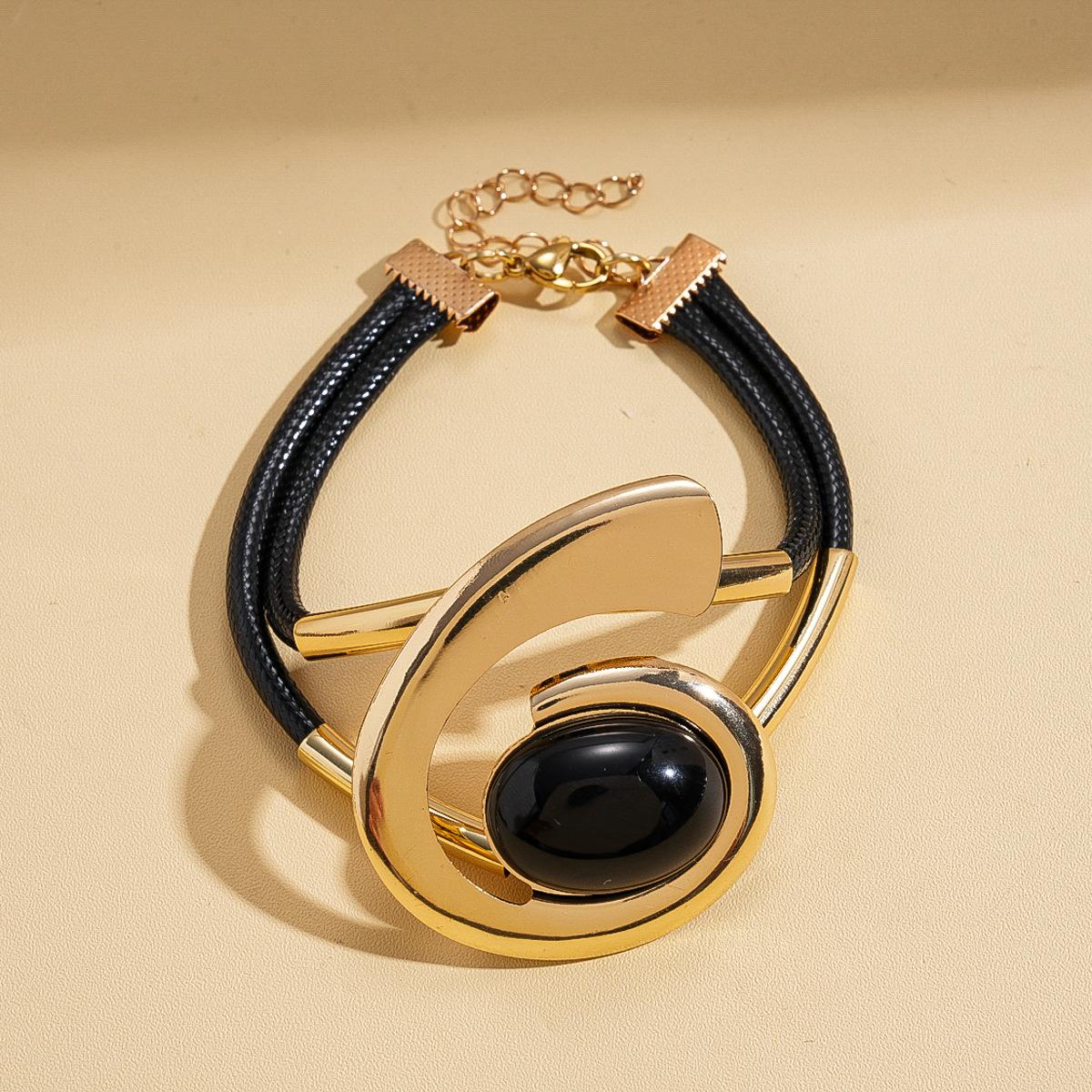 Metal Wind Oval Spiral Double Sweater Necklace Vintage Dark Necklace