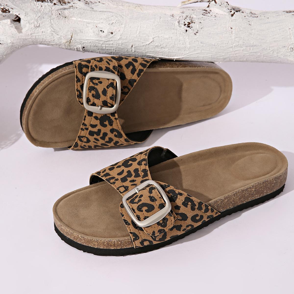 

Foreign trade thick-bottomed muffin slippers women s 2025 summer new European and American fashion belt buckle open-toed cool slippers women 43 темно-коричневого кольору