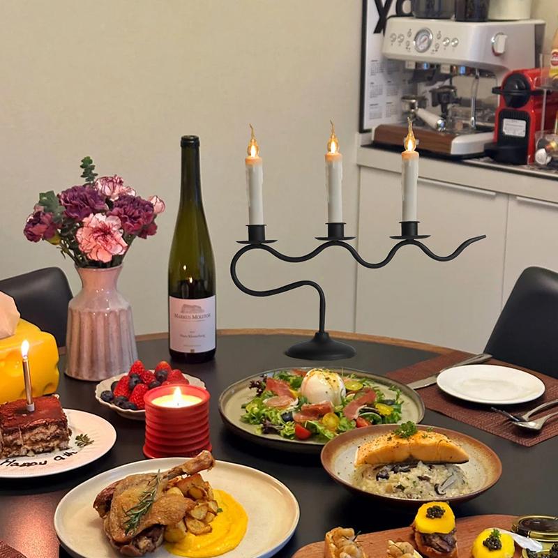 1 Peça Decoração de Jantar Jantar à Luz de Velas Arte em Ferro Festa Casamento Ondulado Estilo Europeu Base de Vela de Três Furos Candelabro