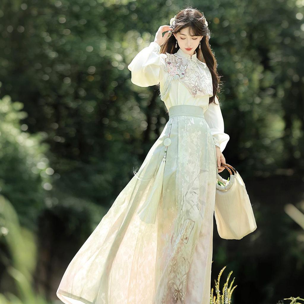 Yi Meng Ge Originales Feenhaftes Hanfu Damen Set: Oberteil und Rock im chinesischen Stil